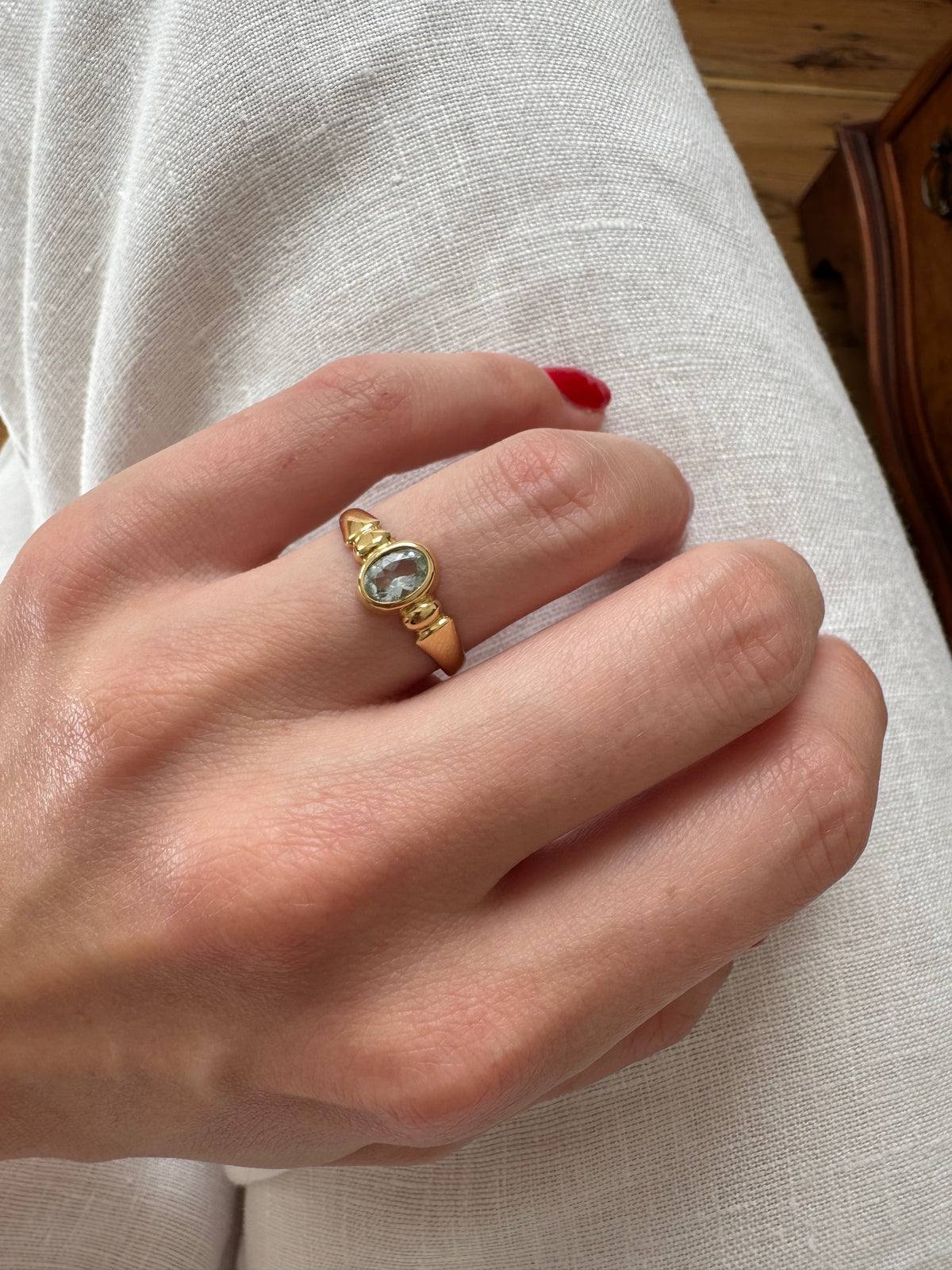 Sweet 18ct Gold Topaz Single-Stone Ring