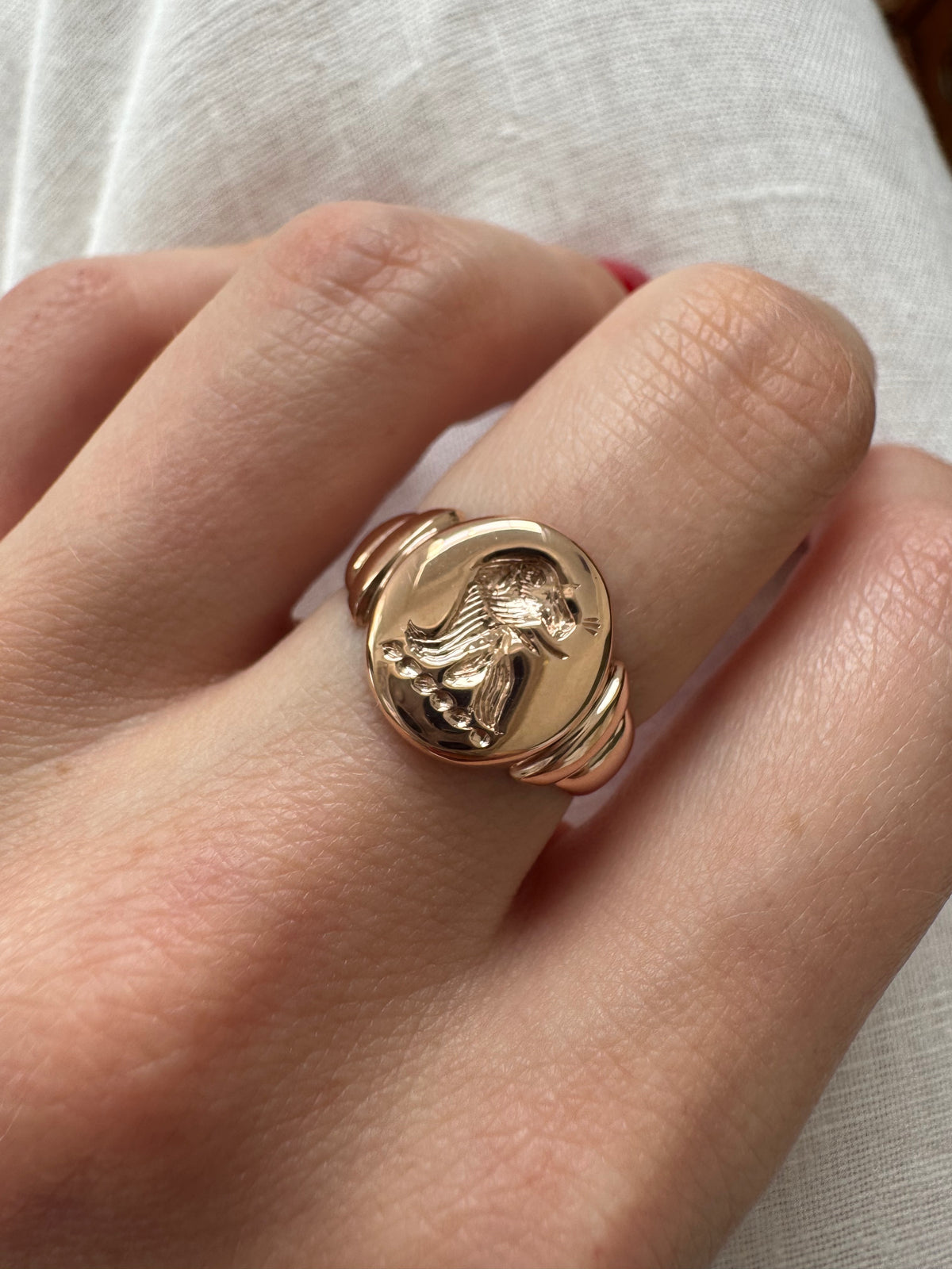 Vintage 9ct Rose Gold Eagle's Head Signet Ring
