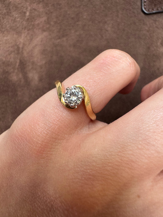 Teeny 18ct Gold Diamond Single-Stone Claw Swirl Ring