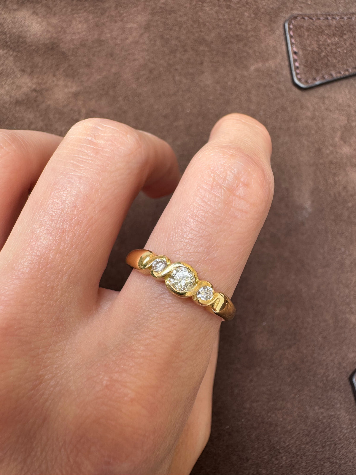 18ct Gold Diamond Three-Stone Swirl Ring