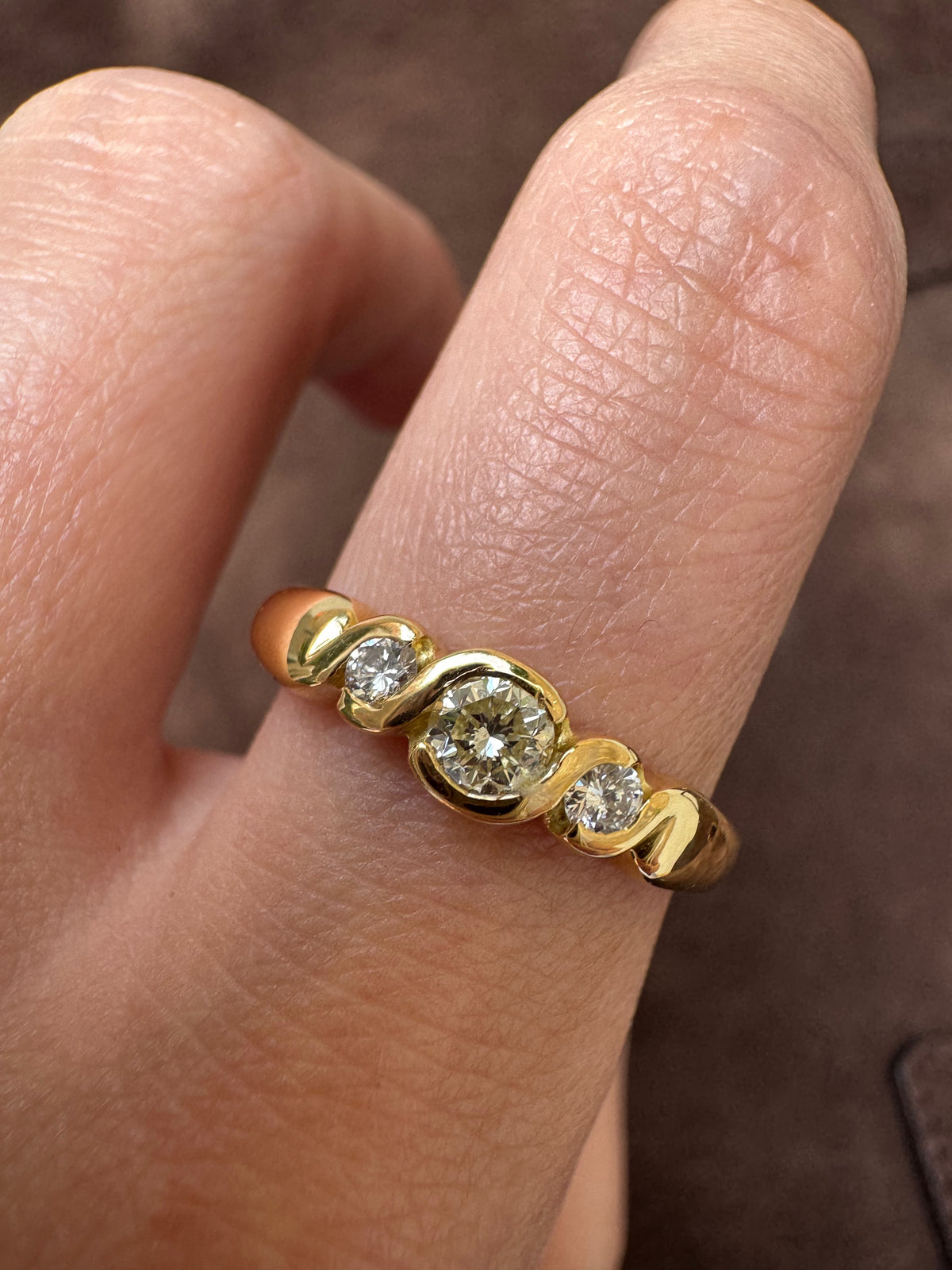 18ct Gold Diamond Three-Stone Swirl Ring